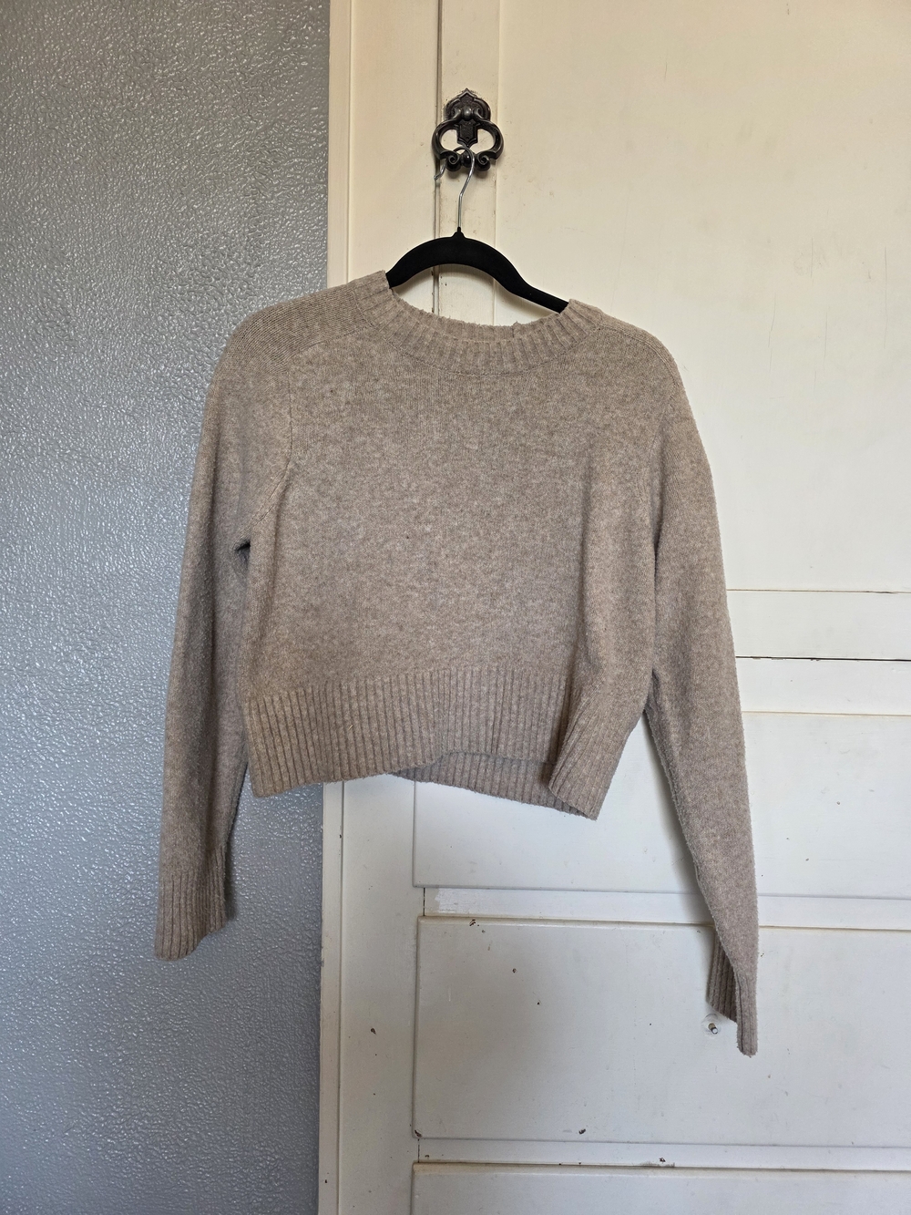 Universal Thread Neutral Taupe Crewneck Sweater